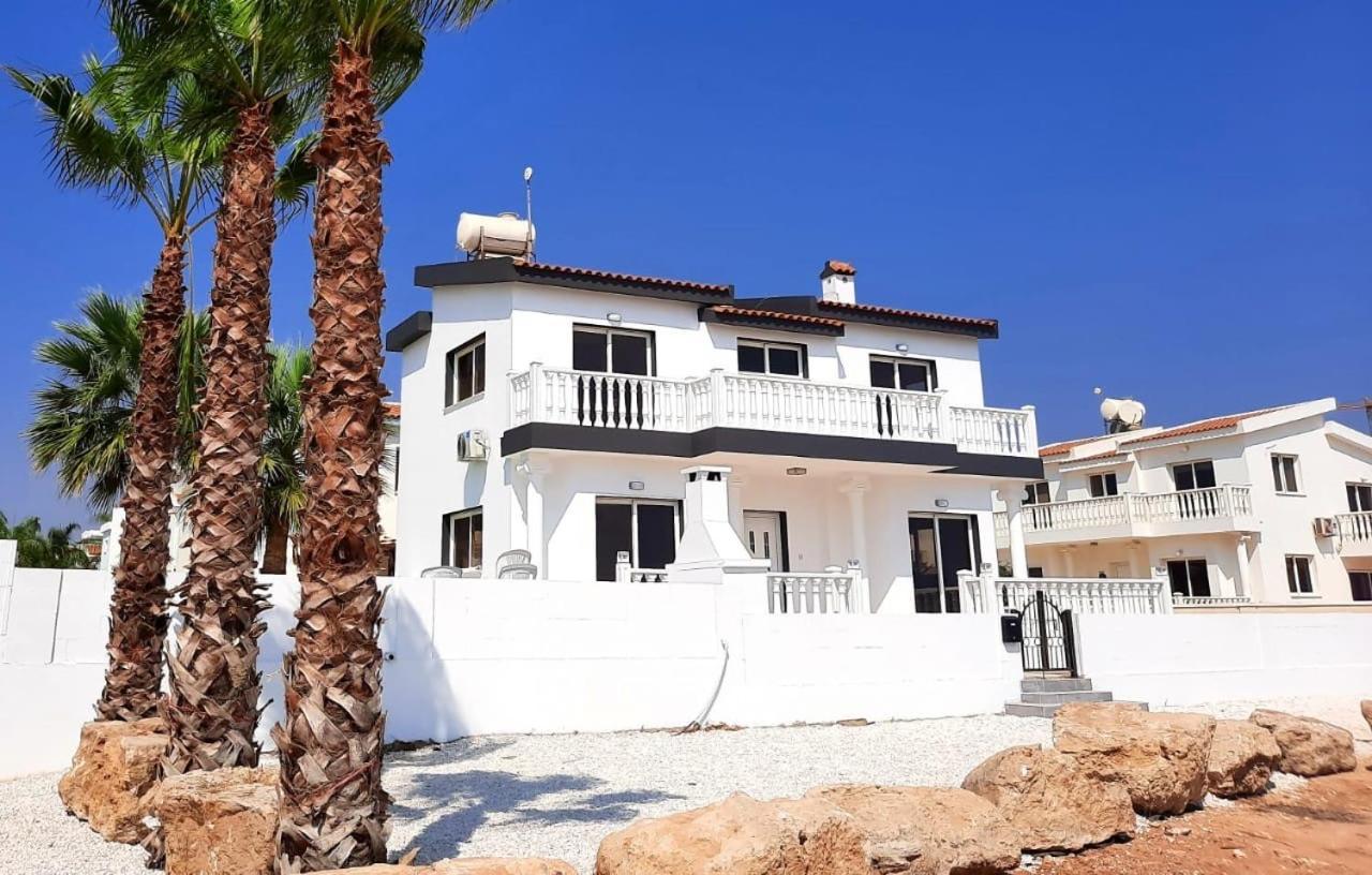 Villa Suncity Boutique Beachfront Ajía Nápa Kültér fotó