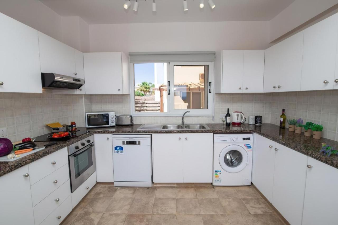 Villa Suncity Boutique Beachfront Ajía Nápa Kültér fotó