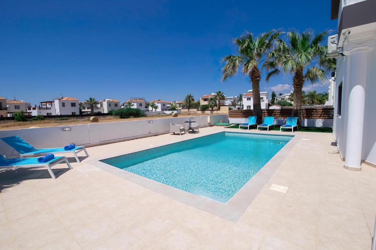 Villa Suncity Boutique Beachfront Ajía Nápa Kültér fotó