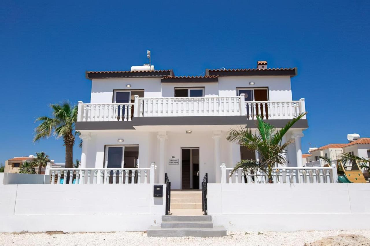 Villa Suncity Boutique Beachfront Ajía Nápa Kültér fotó