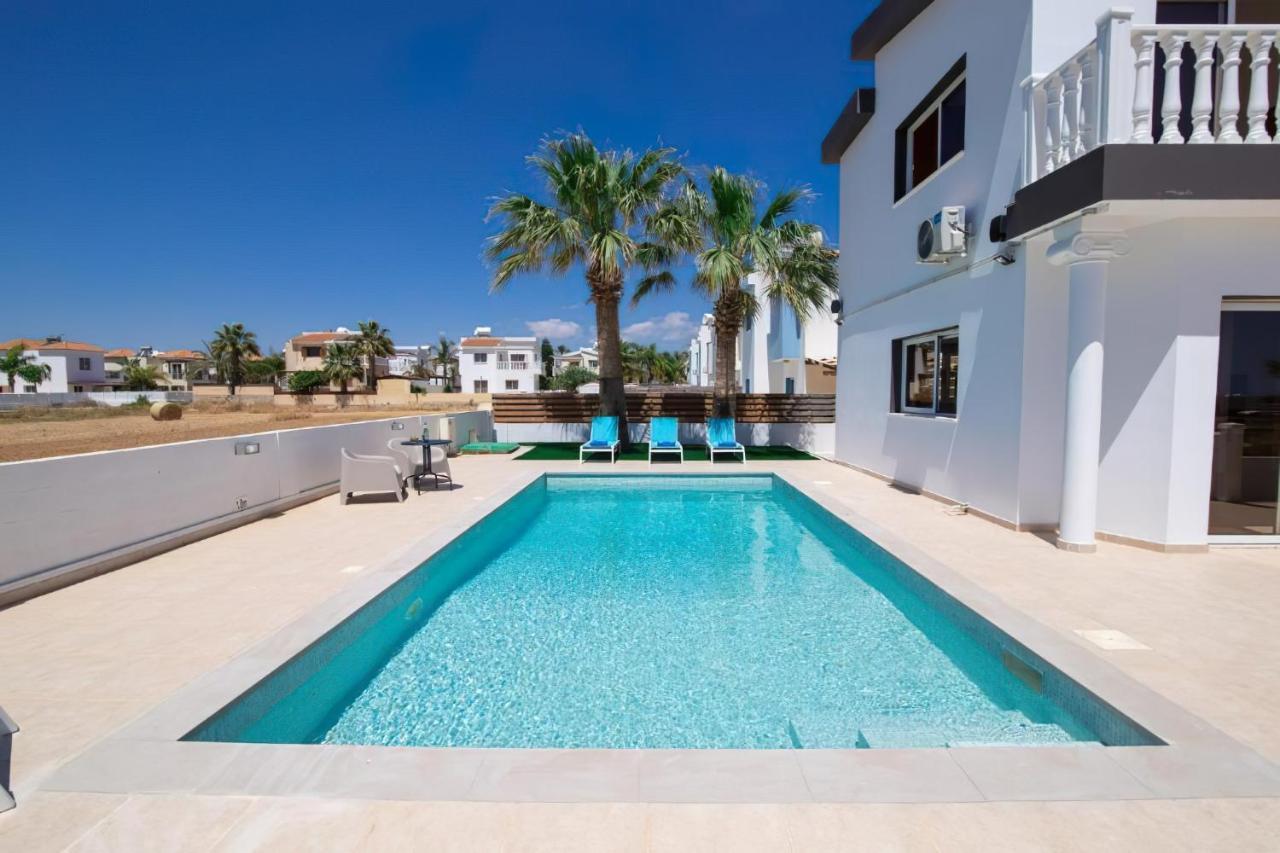 Villa Suncity Boutique Beachfront Ajía Nápa Kültér fotó