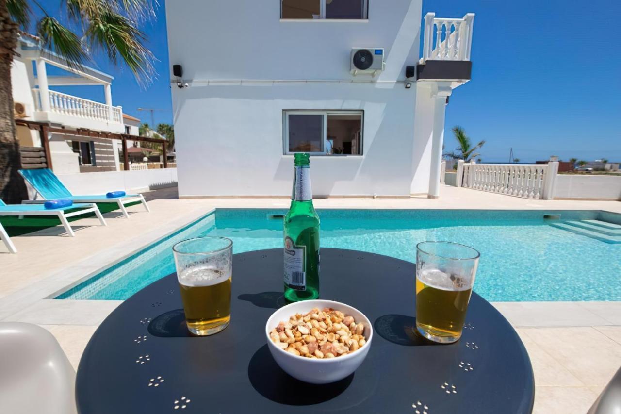 Villa Suncity Boutique Beachfront Ajía Nápa Kültér fotó
