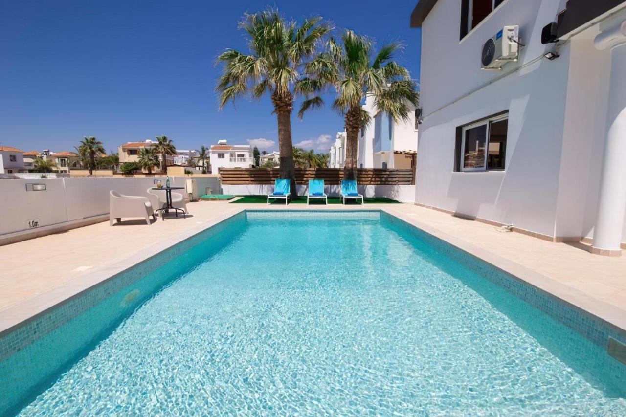 Villa Suncity Boutique Beachfront Ajía Nápa Kültér fotó