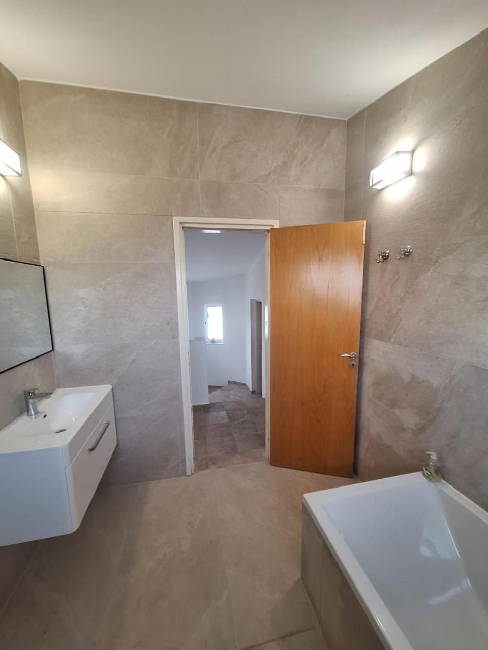 Villa Suncity Boutique Beachfront Ajía Nápa Kültér fotó