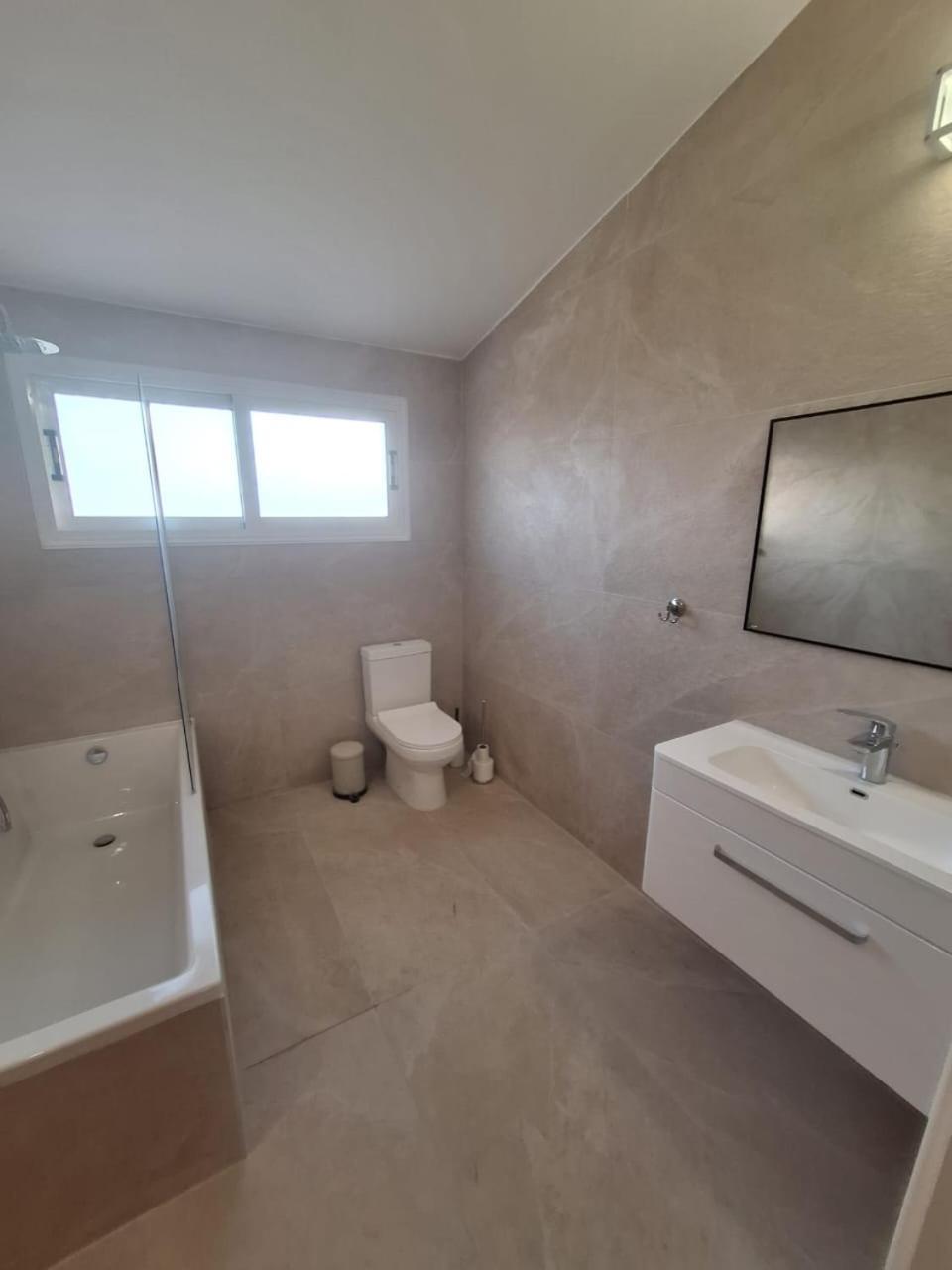 Villa Suncity Boutique Beachfront Ajía Nápa Kültér fotó